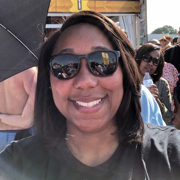 Meet your Posher, Lisa - Picture 1 of 1